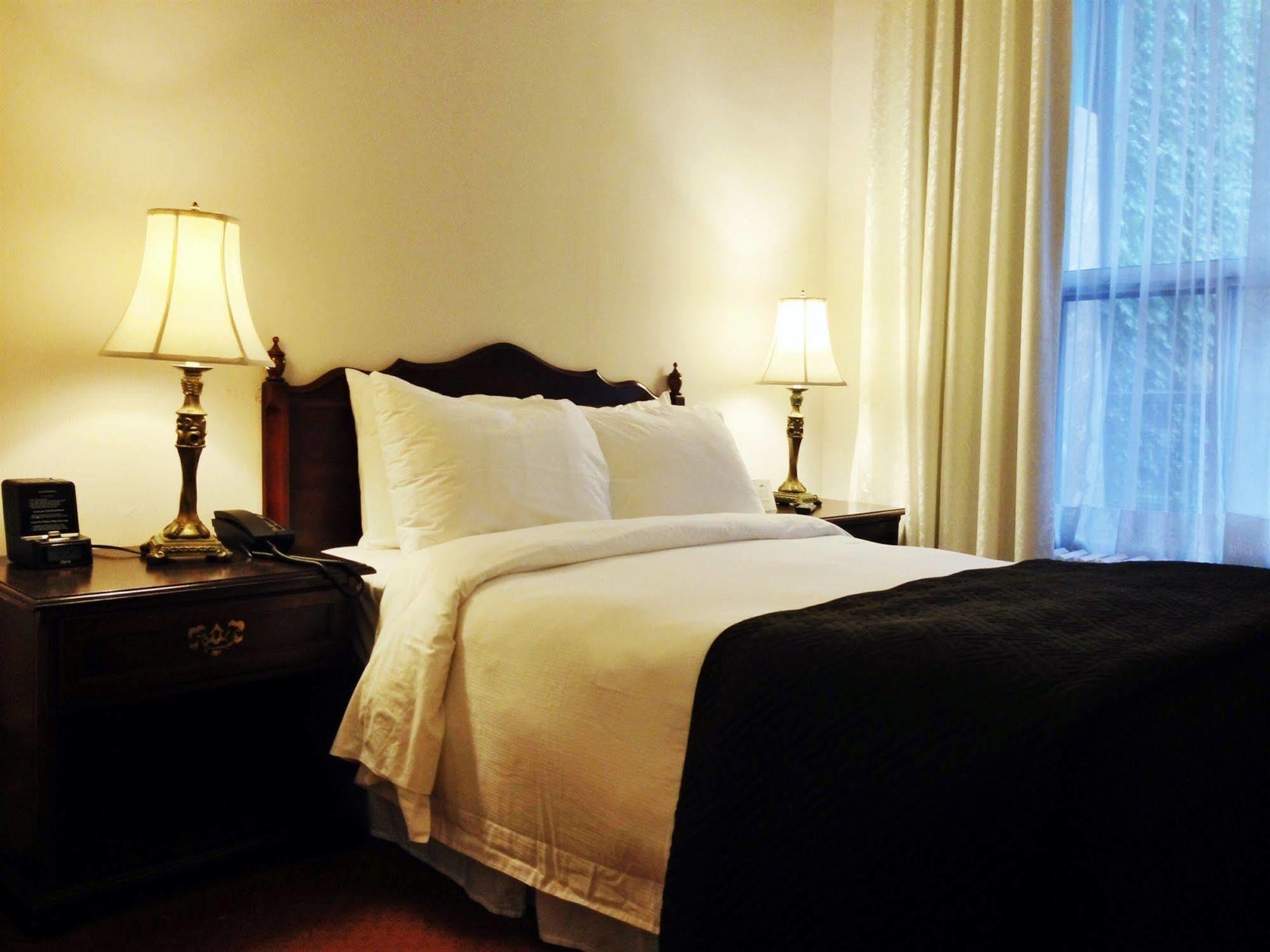 Ambrose House & Cafe - Self Check-In Guesthouse Montréal Exteriör bild
