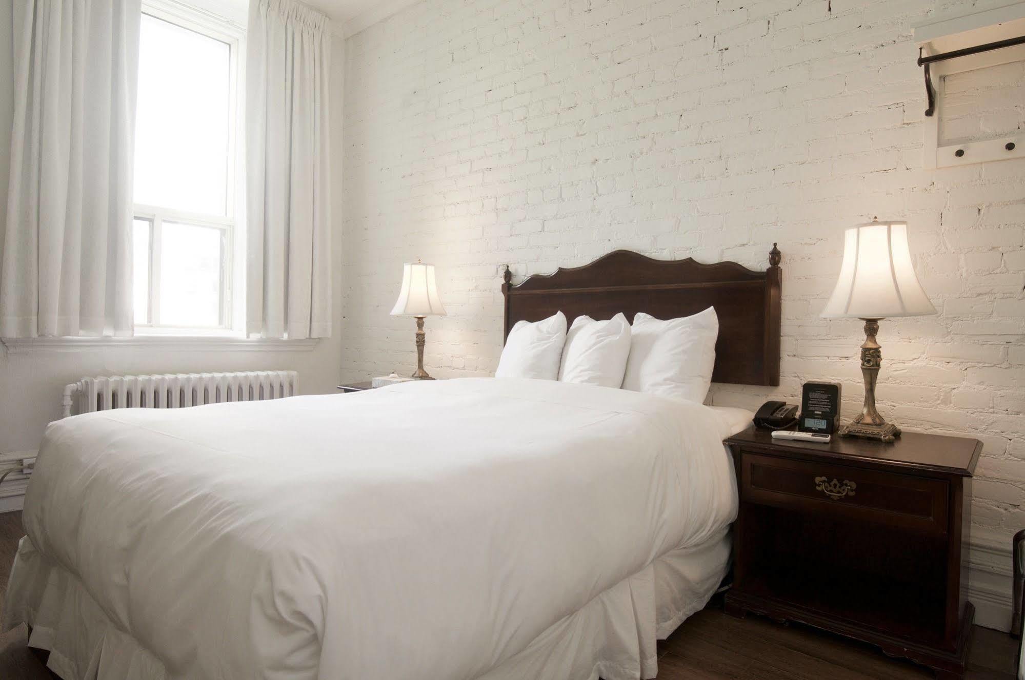 Ambrose House & Cafe - Self Check-In Guesthouse Montréal Exteriör bild